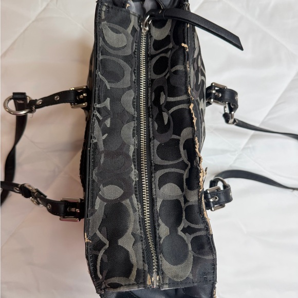 A Black Coach Signature Hand Bag. F13053 - Picture 2 of 12